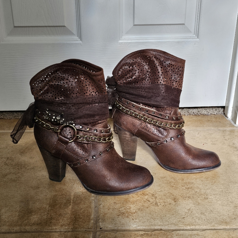 EUC Not Rated Ankle Boots